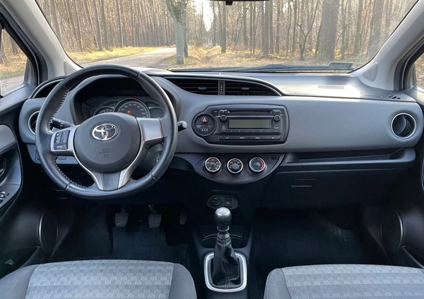 Toyota Yaris cena 28900 przebieg: 263000, rok produkcji 2017 z Włocławek małe 254